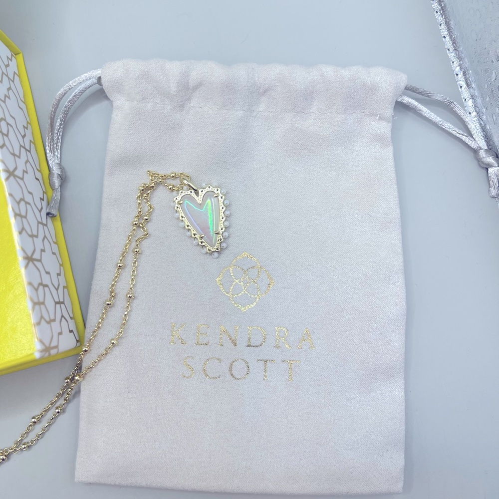 Kendra Scott Necklace 💖